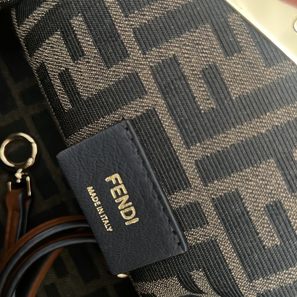 AUTHENTIC FENDI First Small
Natural straw bag - Picture 16 of 17